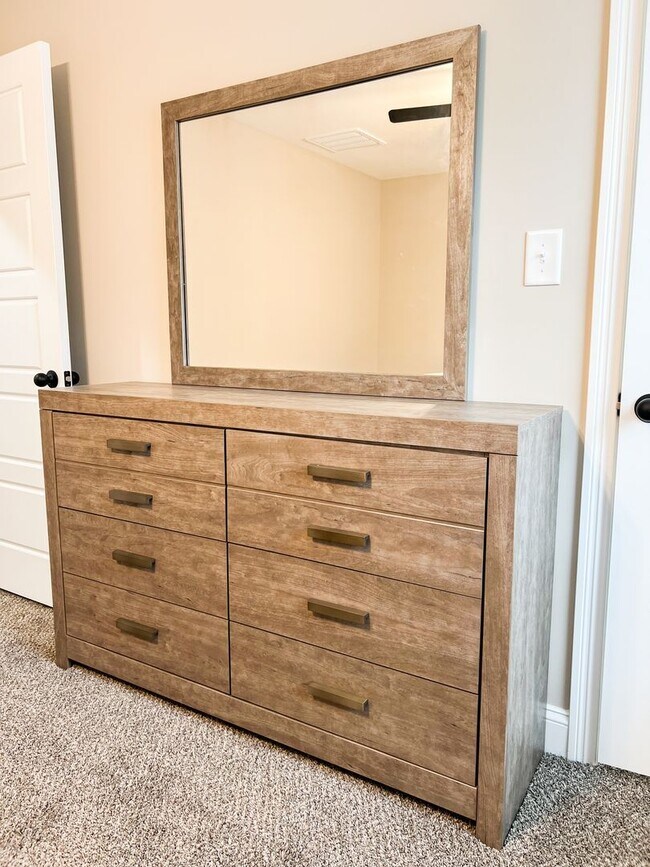 Building Photo - Move-In Specials Available! Beautiful Sing...