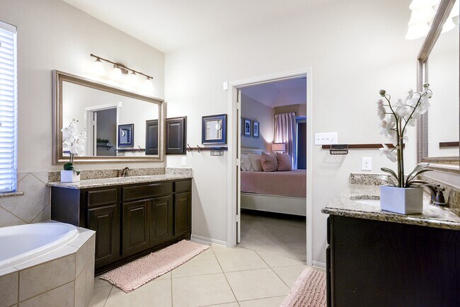 Building Photo - 2519 Kinsgate Forest Dr