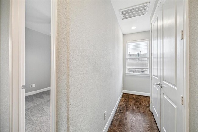 Building Photo - 5426 Camaguey St
