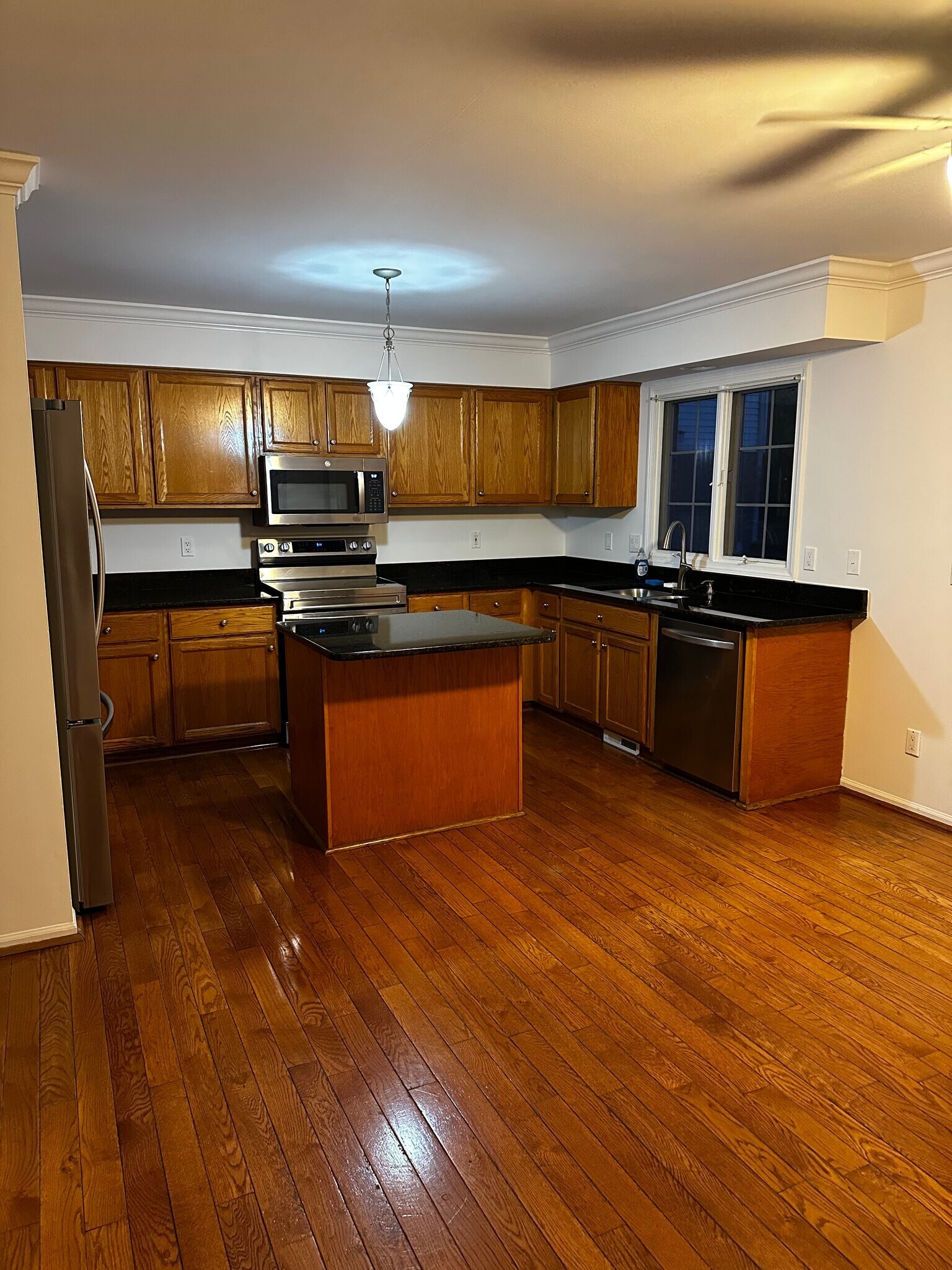 Building Photo - 45071 Lothrop Ct