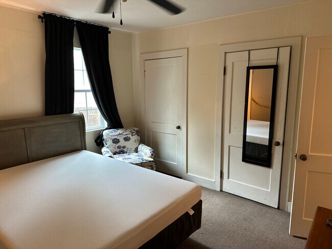 Building Photo - 1315 China St