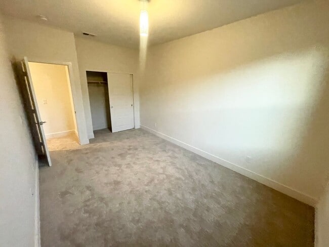 Building Photo - Updated 3 bed / 2.5 bath home in the desirable Frame & Focus community of Civita