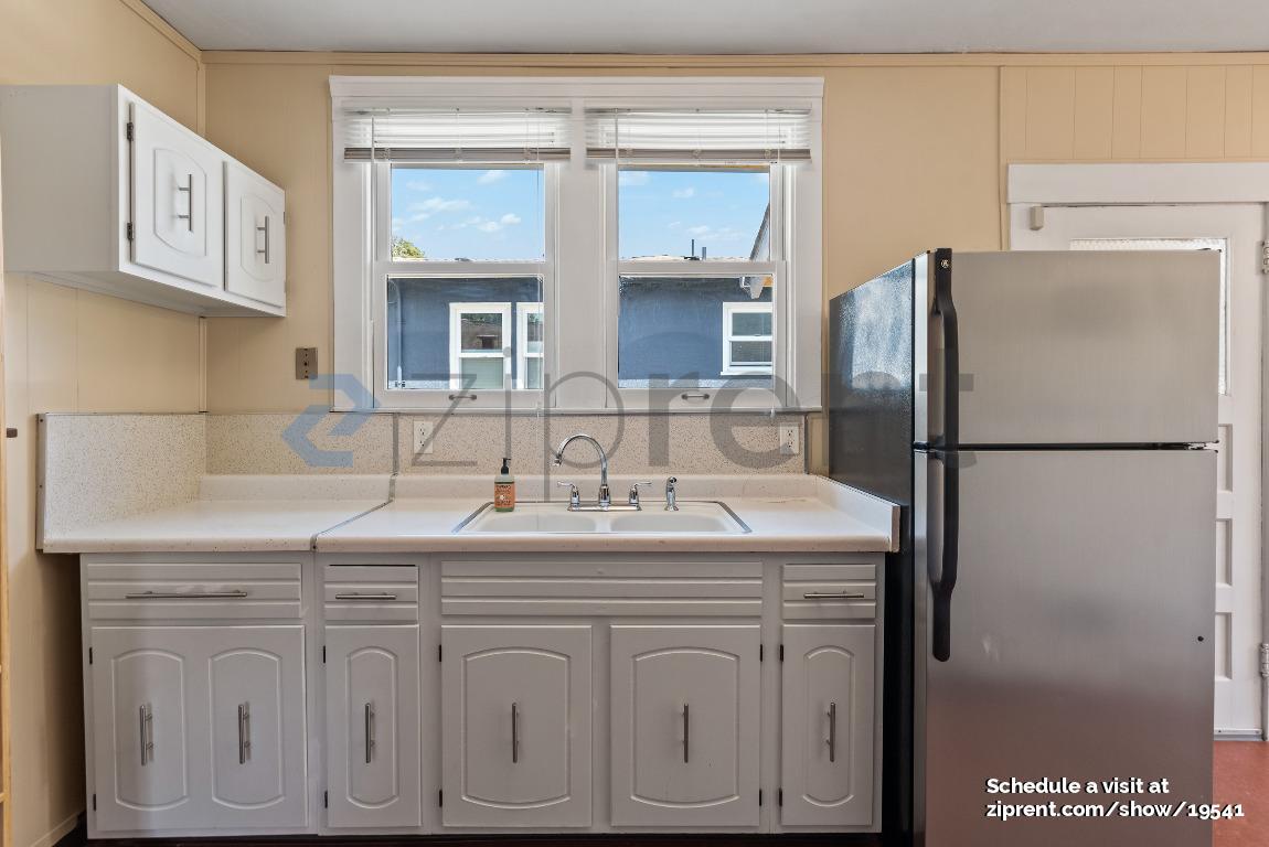 Building Photo - Unit