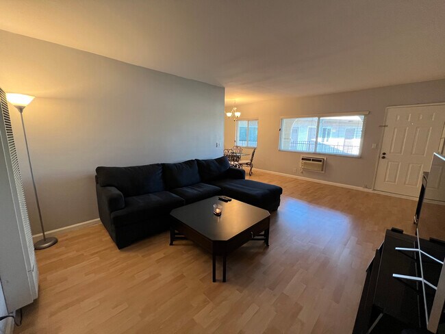 Living room - 3010 Montrose Ave
