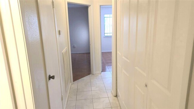 Building Photo - 13146 Newbrook Dr