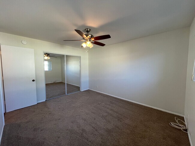 Building Photo - MOVE IN READY 3+2 home in Northridge with RV access, appliances included + central air!!