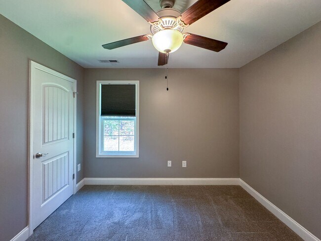 Building Photo - Beautiful 4 Bed 2.5 Bath Home in North Fayetteville