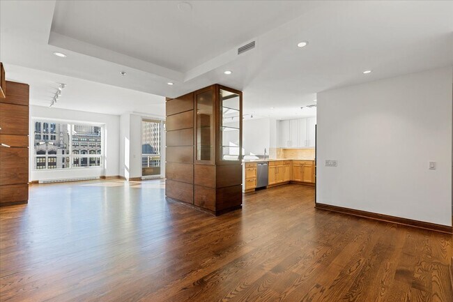 Building Photo - 250 E Pearson St