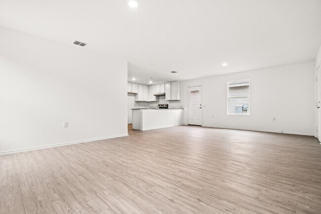 Building Photo - 907 Stricker Path