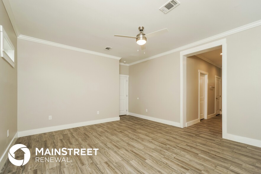 Building Photo - 3418 Avoca Dr