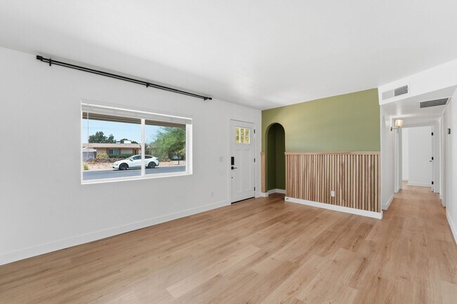 Building Photo - Discover this beautifully renovated 3-bedroom, 2-bath home in Mesa, AZ!