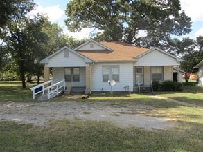 Building Photo - 3002 Montgomery Rd