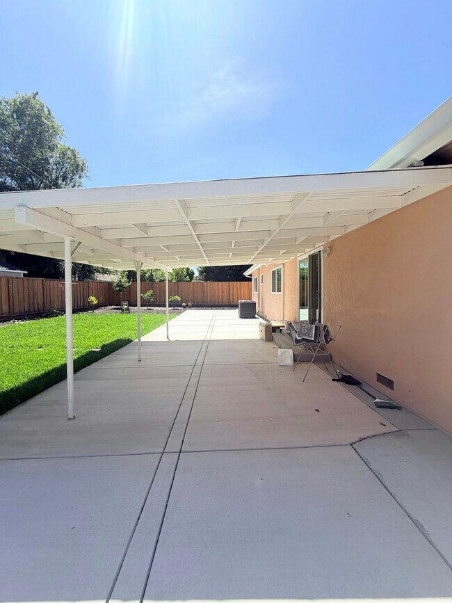 Building Photo - 7622 Oxbow Ln