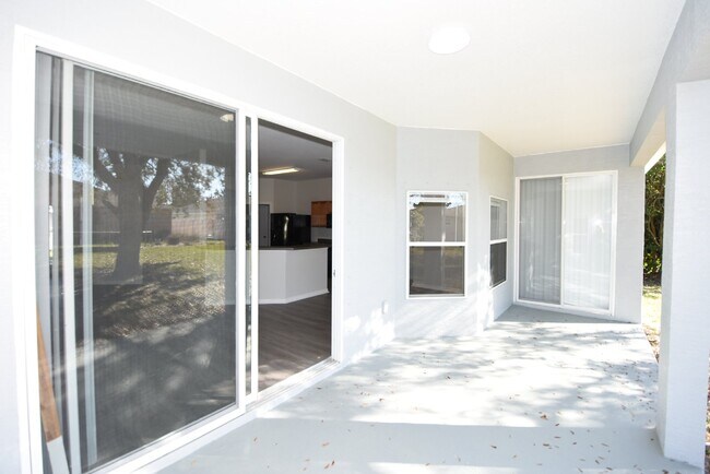 Building Photo - 4 bed, 2 bath located in Matanzas Woods su...