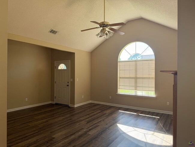 Building Photo - 510 Clover Trail