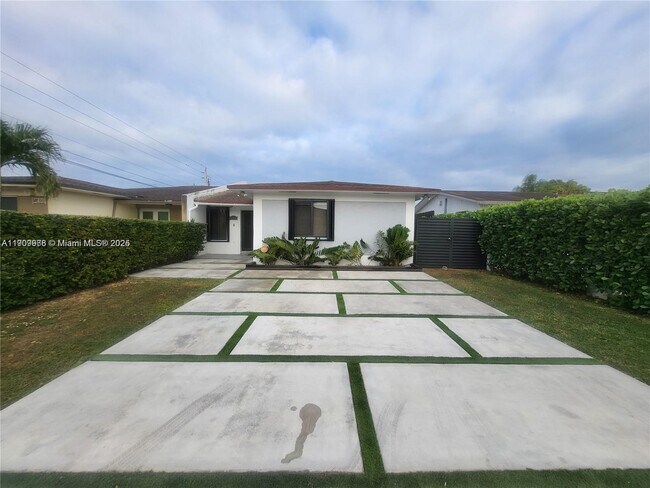 Building Photo - 2403 SW 102nd Pl