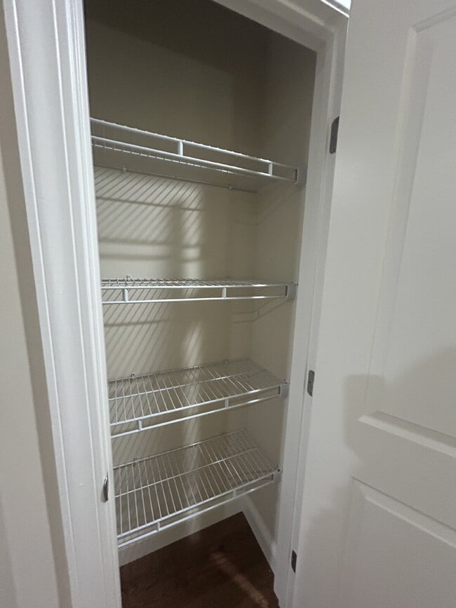 Building Photo - 3-Bedroom 2.5 Bathroom with Walk In Closets and 2-Car Garage For Rent