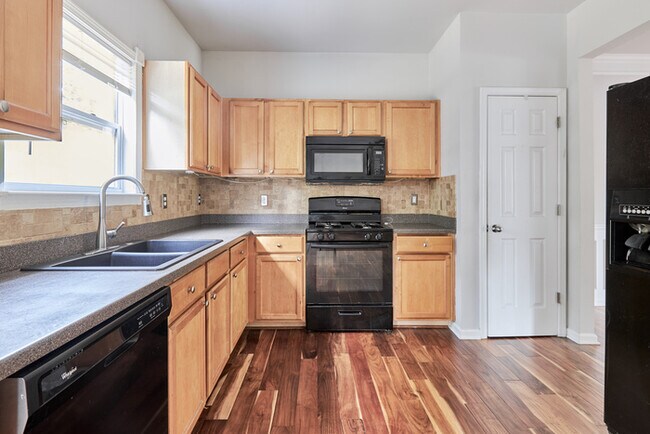 Building Photo - 4 bedroom house in Suwanee
