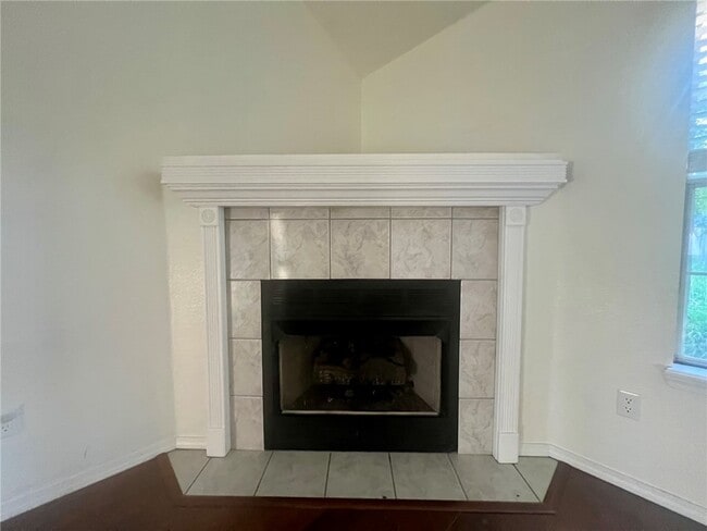 Building Photo - 531 Walker St