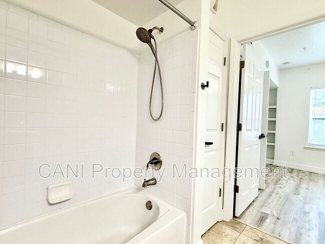 Building Photo - 202 E South St