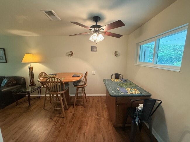 Building Photo - 3/2 in Fernwood Manor-FULLY FURNISHED