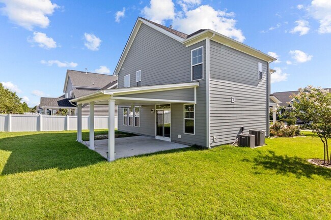 Building Photo - Exquisite 4-bedroom, 2.5-bath home located in the charming city of Chesapeake