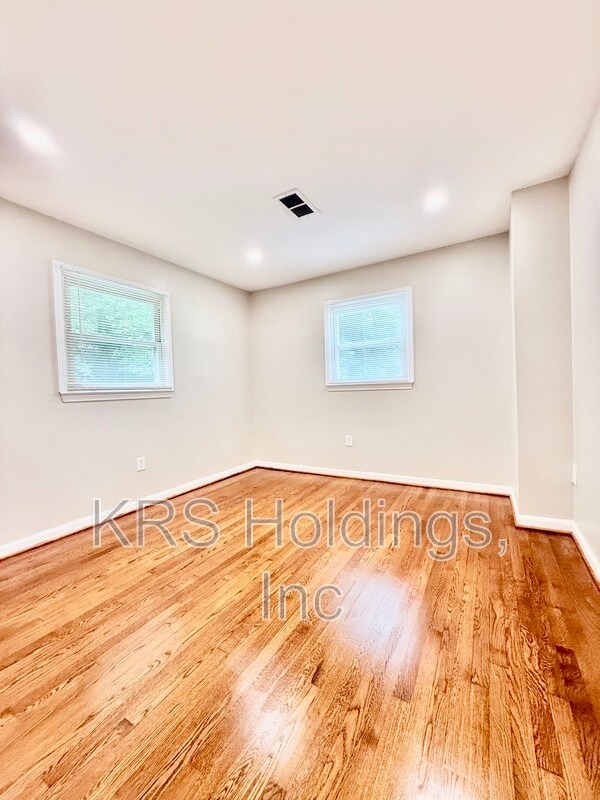 Building Photo - 3931 Forestdale Ave