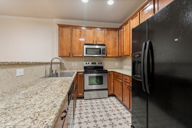 Building Photo - Executive Style in the Heart of Town Centre