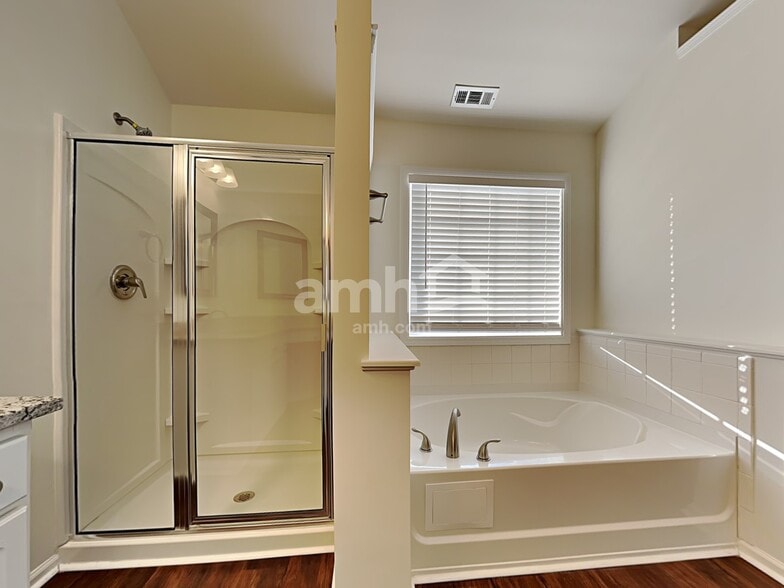 Building Photo - 3807 Bridlington Dr