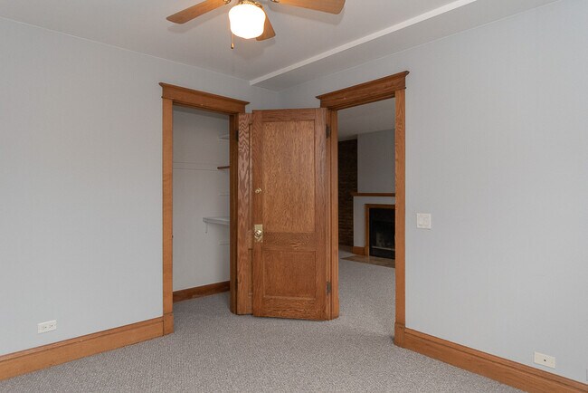Building Photo - 3710 N Clark St