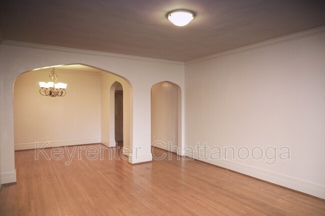 Building Photo - 190 N Crest Rd