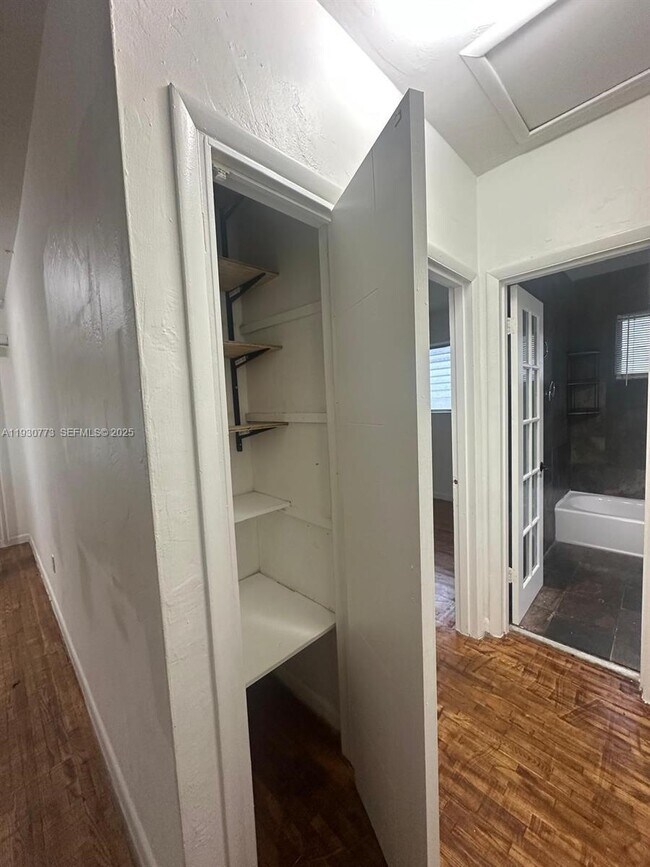 Building Photo - 17051 NE 23rd Ave