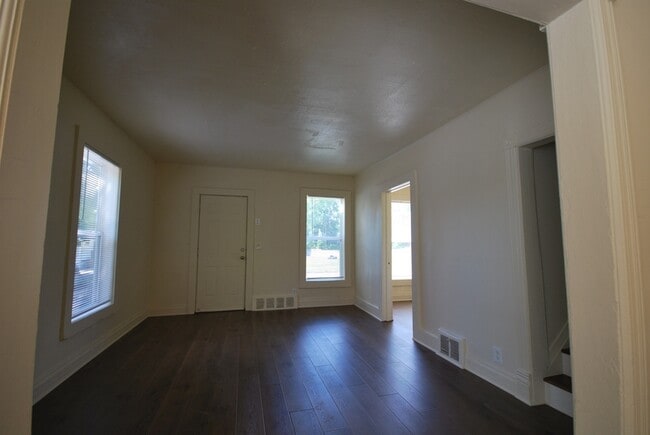 Building Photo - 123 E Howard St