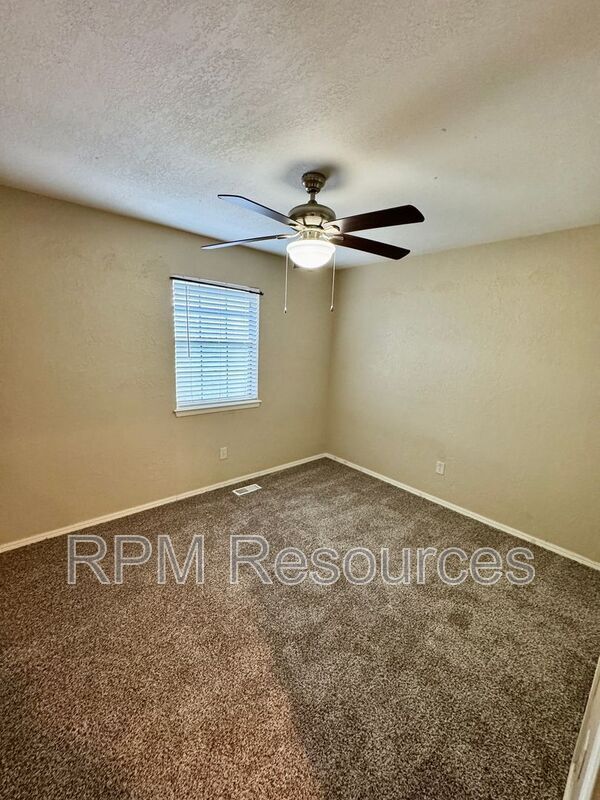 Building Photo - 1135 W Johnathan Way