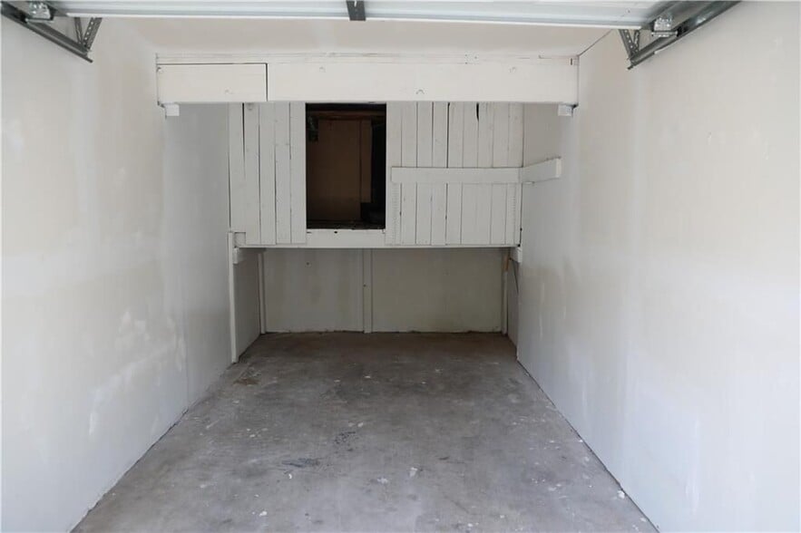 Building Photo - 1321 Surrey Ln SW