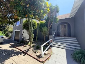 Building Photo - 817 52nd St