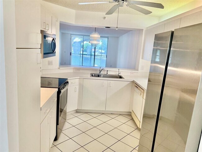 Building Photo - 9587 Weldon Cir