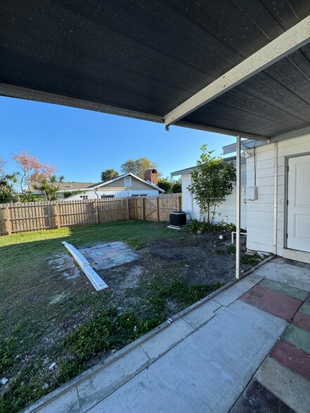 Building Photo - 11423 77th Ave