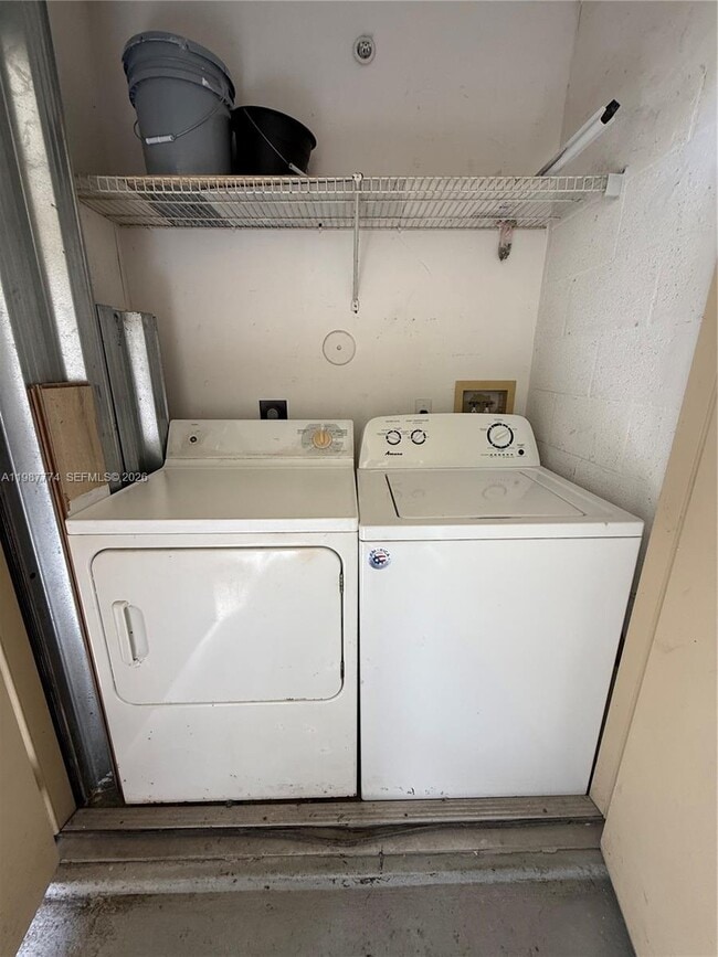 Building Photo - 410 S Park Rd