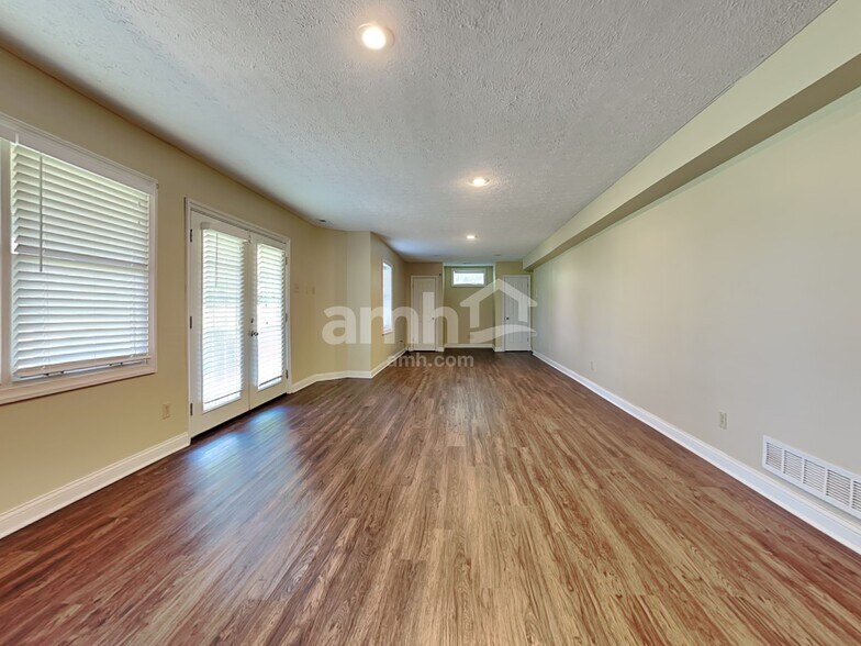 Building Photo - 6499 Westanna Dr