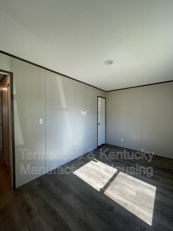 Building Photo - 218 Eller Dr