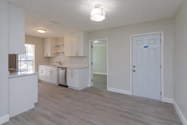 Building Photo - Chic 3-Bed Remodel with Pool in Elite School Zone