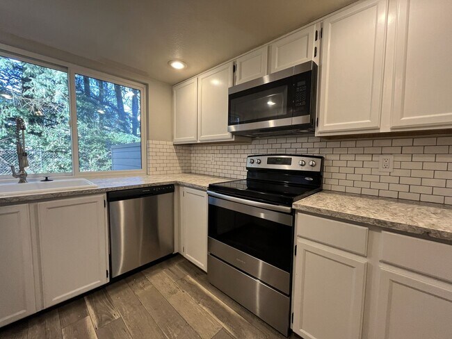 Building Photo - 2 Bed 2 Bath Corner Condo ~ Cedar Mill w/ Washer & Dryer, Parking and Pool! Convenient to Nike, S...