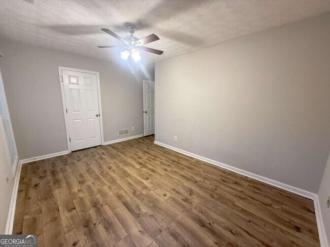 Building Photo - 5555 Grove Place Crossing SW