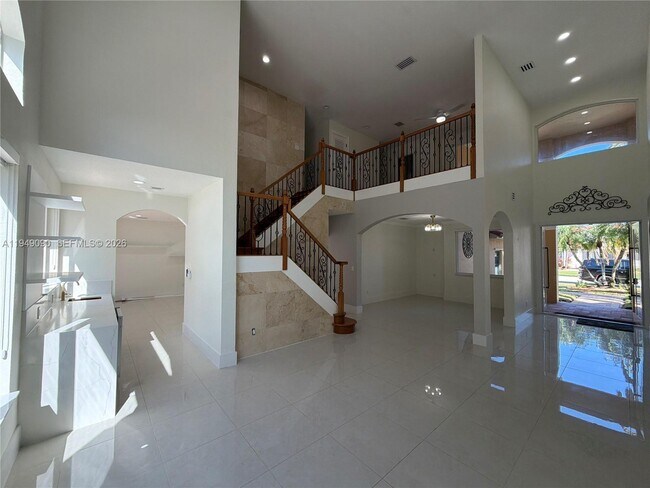 Building Photo - 364 SW 188th Ave