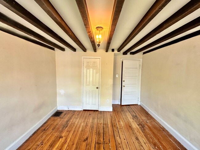 Building Photo - Glamorous Georgetown 2 Bedroom Historic Row Home with Patio