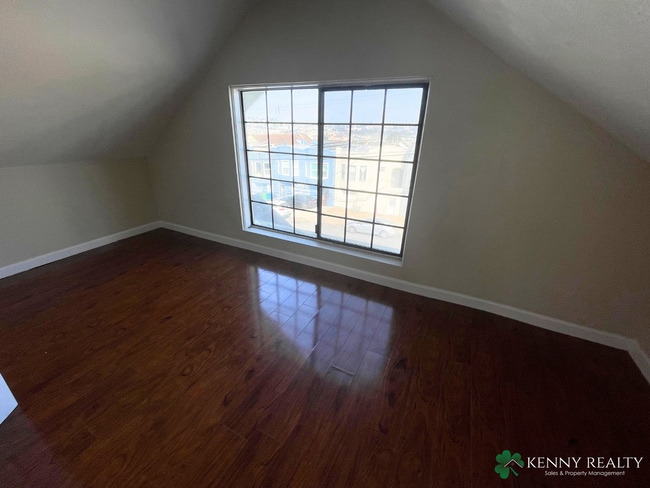 Building Photo - Two Bedroom Home in San Francisco, Bonus R...