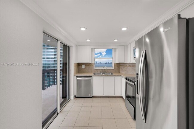 Primary Photo - 2333 Brickell Ave