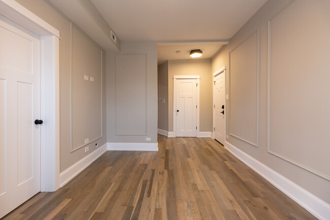 Building Photo - 3755 W Addison St