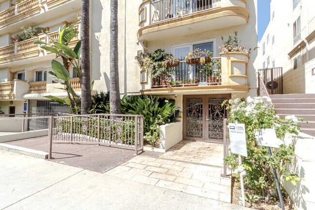 Building Photo - 123 S Clark Dr